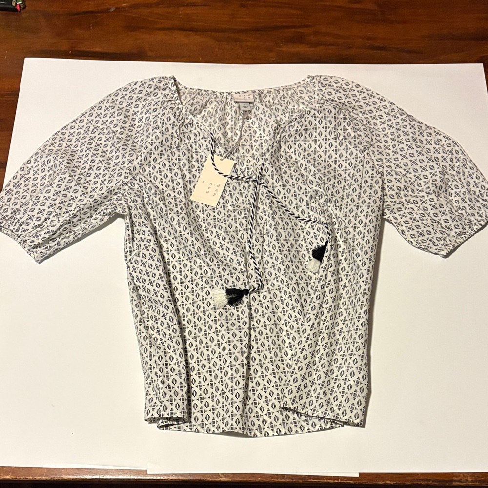 Patterned White and Black Blouse
